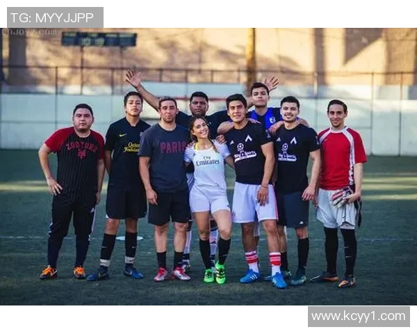 每天与不同足球明星亲密接触，感受他们的训练与生活魅力